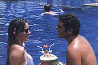 kolam renang yang ada di aditya beach resort hotel lovina