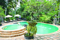 kolamrenang di aniniraka bungalow