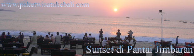 makan malam di pantai jimbaran